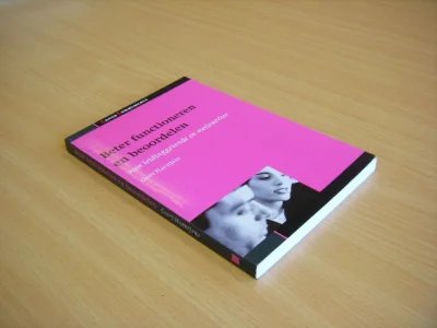 Tweedehands boek: Beter functioneren en beoordelen van auteur Geert Haentjes  - Paperback met rechte rug zonder leesvouwen. In zeer goede staat!