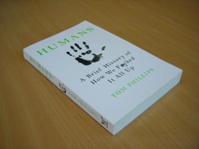 Tweedehands boek: Humans a brief history of how we Fucked It All Up van auteur Tom Phillips  - Engelstalige softcover in nette conditie. Niet in geschreven.
