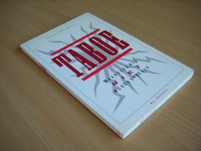 Tweedehands boek: Taboe waarover wij Niet mogen spreken van auteur H. J. van de Braak  - Paperback met rechte rug zonder leesvouwen. Stempel onderkant snede. Naam stempeltje voorin. In zeer nette conditie!