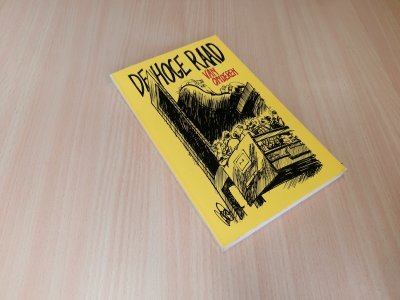 Tweedehands boek: De Hoge Raad van onderen van auteur Freek Bruinsma, Reinoud Welbergen, Nederlands Instituut voor Sociaal en Economisch Recht - Pocket met rechte rug, zonder leesvouwen. Lichte verkleuring rug en kleine gebruikerssporen randen kaft. Naam voorin, verder onbeschreven en netjes.