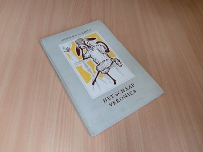 Tweedehands boek: Het schaap Veronica van auteur Schmidt, Annie M.G. - Hardcover, ingebonden. Boek verkeert in goede staat.