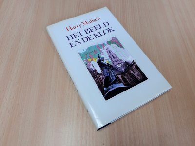 Boek met de titel: Het beeld en de klok