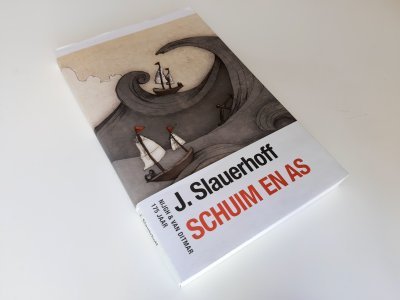 Boek met de titel: Schuim en as