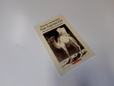 Tweedehands boek: Van aap tot zet van auteur Mensje van Keulen - Paperpack in zeer goede staat. Lichte gebruikerssporen puntjes kaft. Binnenkant onbeschreven en netjes.