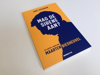 Boek met de titel: Mag de sirene aan? De laatste jaren van Maarten Biesheuvel