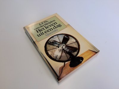Boek met de titel: Het leven uit een dag