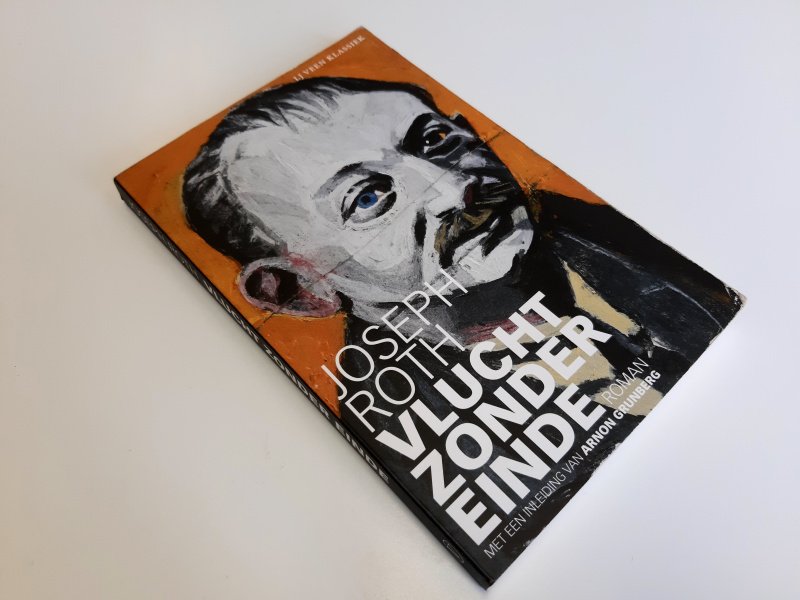 Boek met de titel: Vlucht zonder einde