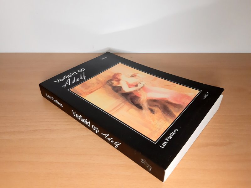 Boek met de titel: Verliefd op Adolf