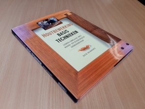 Boek met de titel: Houtbewerking basis technieken