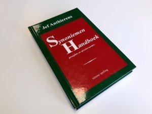 Boek met de titel: Synoniemen handboek