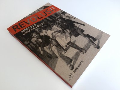 Boek met de titel: Revolusi! Indonesië onafhankelijk