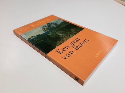 Boek met de titel: Een graf van letters