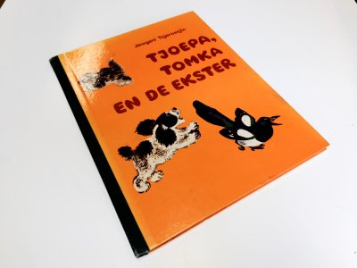 Boek met de titel: Tjoepa, Tomka en de ekster