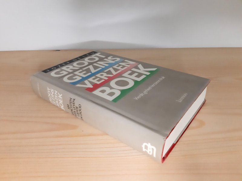 Boek met de titel: Groot gezinsverzenboek