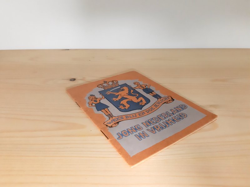 Boek met de titel: Jong Nederland in Vrijheid, wees blij en doe je plicht
