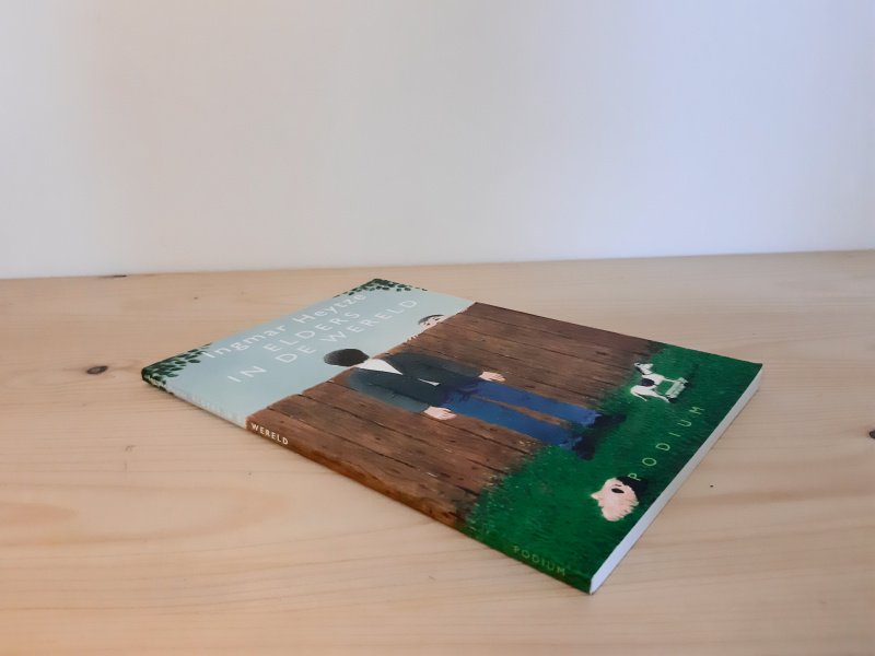 Tweedehands boek: Elders in de wereld van auteur Ingmar Heytze - Paperback in zeer goede staat. Minimale gebruikerssporen puntjes kaft.