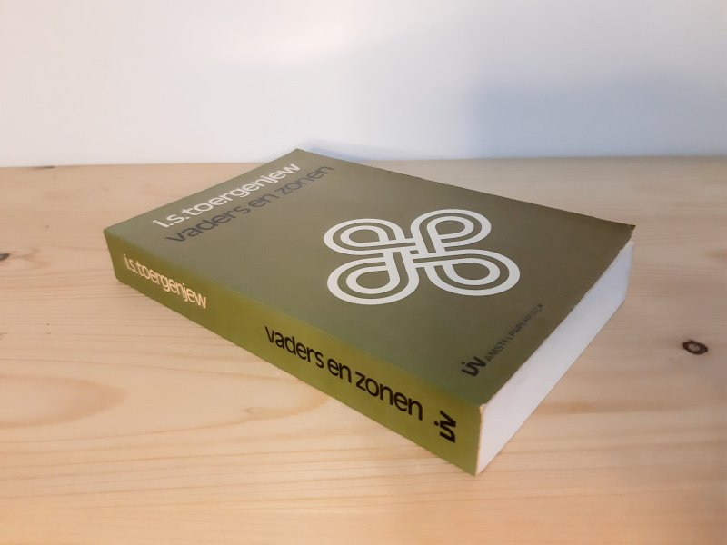 Boek met de titel: Vaders en zonen