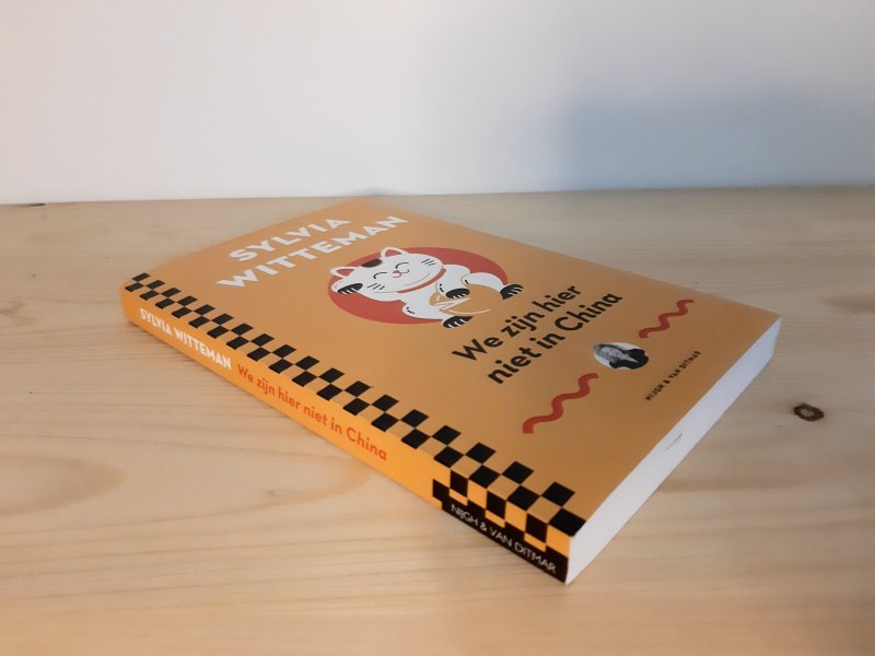 Boek met de titel: We zijn hier niet in China