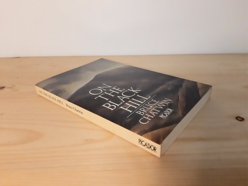 Boek met de titel: On the Black Hill