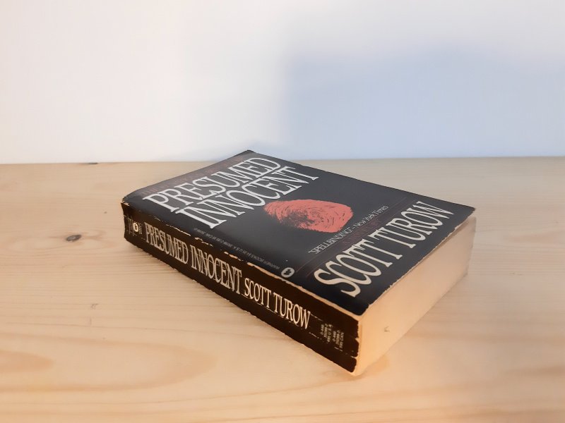 Boek met de titel: Presumed Innocent