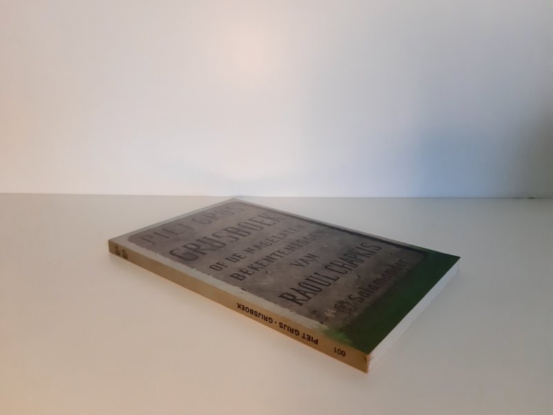 Tweedehands boek: Grijsboek van auteur Hugo Brandt Corstius - Softcover, in goede staat. Kaft iets verkleurd. vlekje op tweede en derde pagina (niet storend. Netjes en onbeschreven