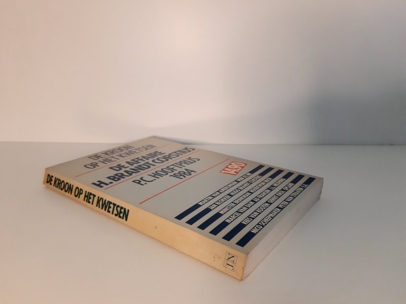 Boek met de titel: De kroon op het kwetsen