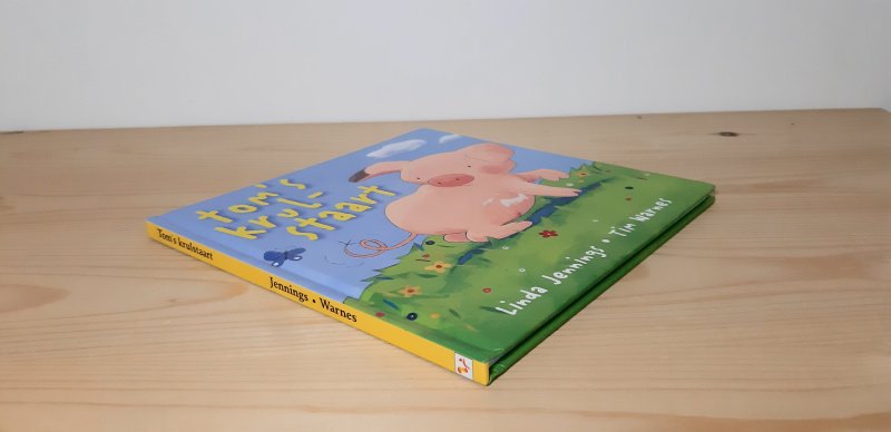 Boek met de titel: Tom's krulstaart