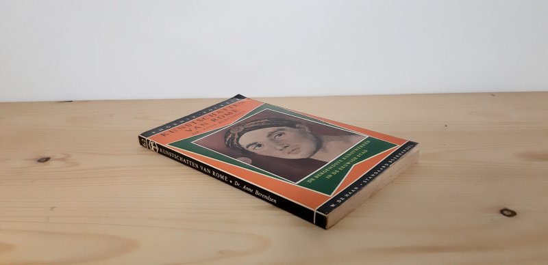 Tweedehands boek: Kunstschatten van Rome - Phoenix Pockets van auteur Dr. Anne Berendsen - Pocket, in redelijke staat. Gelezen. Leesvouw aan de kaft. Roestvlekjes op de snede