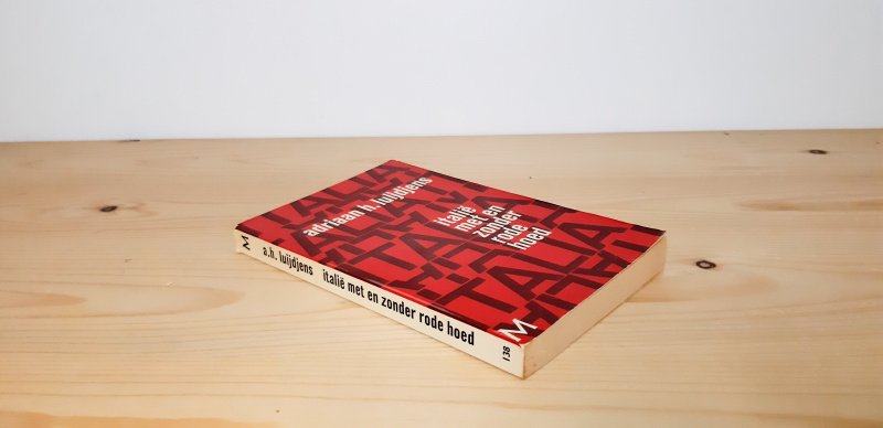 Tweedehands boek: Italie met en zonder rode hoed - Meulenhoff pockets van auteur Adriaan H. Luijdjens - Pocketboek, gelezen. onbeschreven
