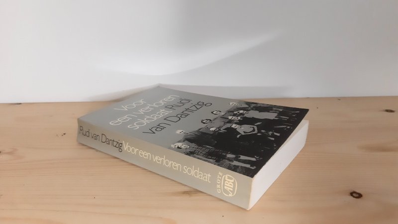 Boek met de titel: Voor een verloren soldaat
