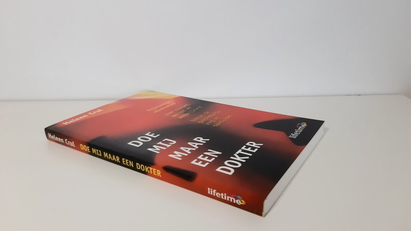 Tweedehands boek: Doe mij maar een dokter van auteur Heleen Crul - Paperback, oogt als nieuw!