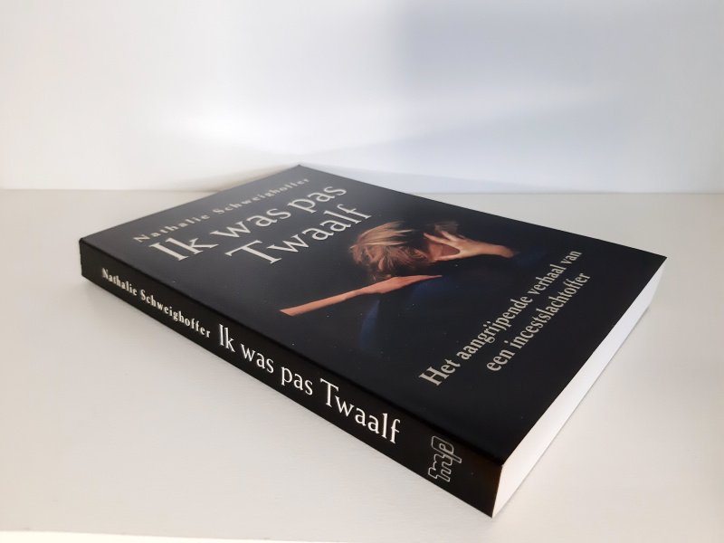 Boek met de titel: Ik was pas twaalf