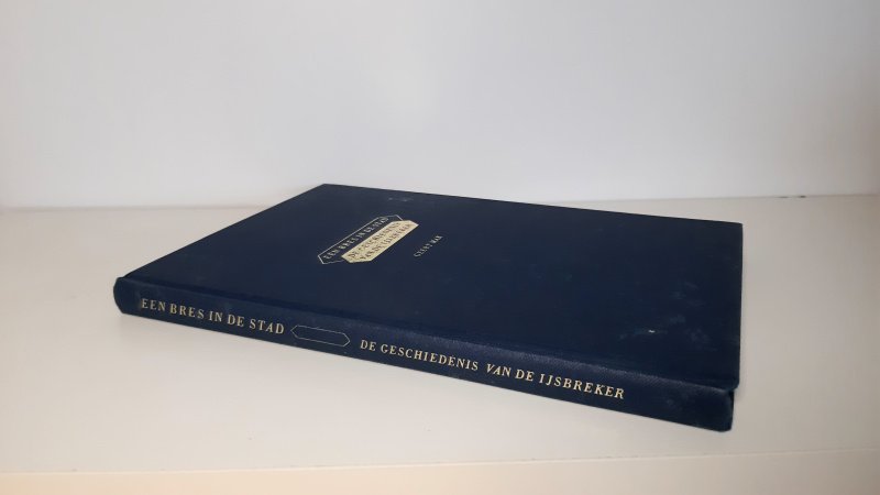 Boek met de titel: Een bres in de stad. De Geschiedenis van de IJsbreker