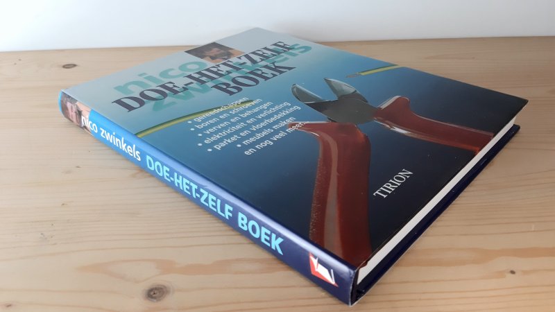 Tweedehands boek: Doe-het-zelfboek van auteur Nico Zwinkels, Mels Dees - Hardcover met stofomslag. Minimale gebruikerssporen omslag. Binnenin onbeschreven en netjes.