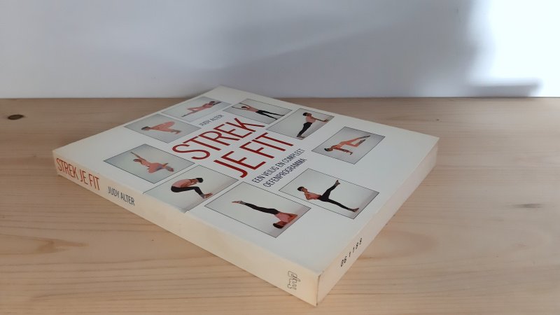 Boek met de titel: Strek je fit, een veilig en compleet oefenprogramma
