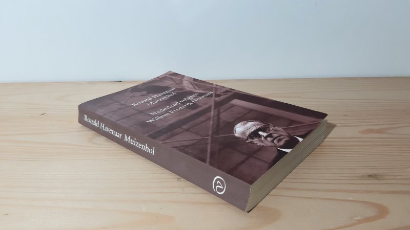 Tweedehands boek: Muizenhol van auteur R. Havenaar - Softcover, met kromme rug. Pagina's netjes en onbeschreven. In redelijke tot goede staat