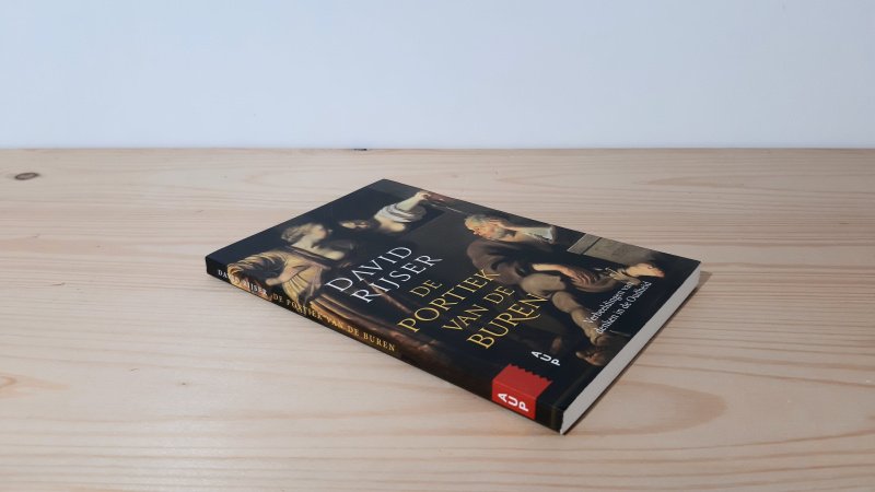 Tweedehands boek: De portiek van de buren. Verbeeldingen van denken in de Oudheid van auteur David Rijser - Paperback met minimale gebruikerssporen puntjes kaft. Binnenwerk onbeschreven en netjes.