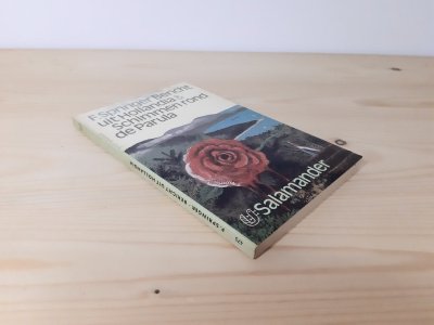 Boek met de titel: Bericht uit Hollandia & Schimmen rond de Parula