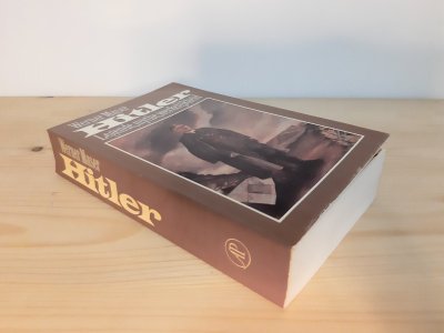 Boek met de titel: Hitler