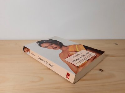 Boek met de titel: Tranen in het zand