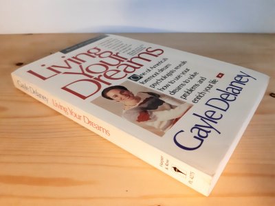 Boek met de titel: Living Your Dreams