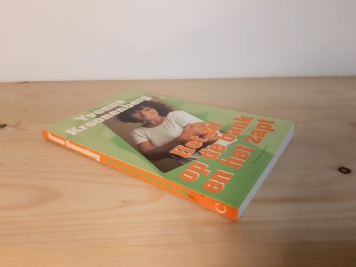 Boek met de titel: Het zit op de bank en het zapt