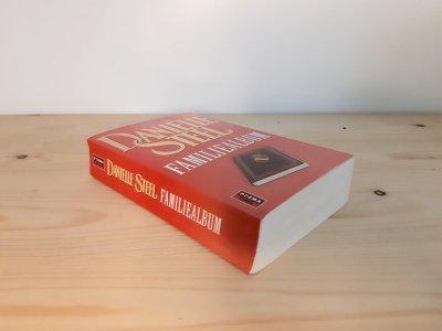 Boek met de titel: Familiealbum - Poema Pocket