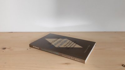 Boek met de titel: Als schrijver moet je veel lijden