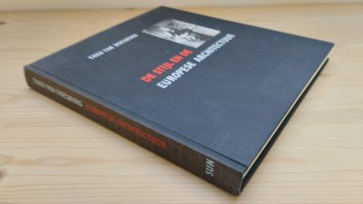 Boek met de titel: De Stijl en de Europese architectuur