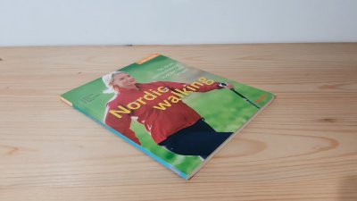 Boek met de titel: Nordic walking, de ideale outdoor training voor het hele lichaam