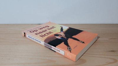 Boek met de titel: Op weg naar het licht