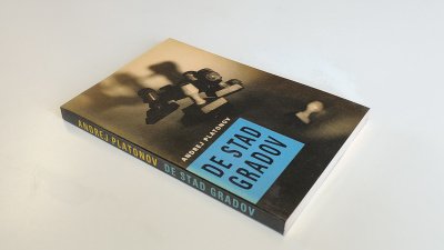 Boek met de titel: De stad Gradov