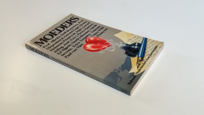 Boek met de titel: Moeders, bekende Nederlanders over hun moeder