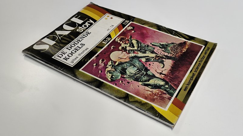 Tweedehands boek: Space story, De dodende kogels nr. 14 van auteur Gilles Thomas - Paperback, geniet. Lichte gebruikerssporen, pagina's verkleurd, maar in goede staat.